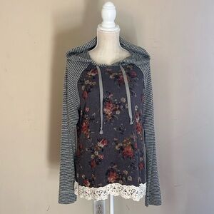 Rewind Women’s Floral Stripe Cozy Hoodie Size: L